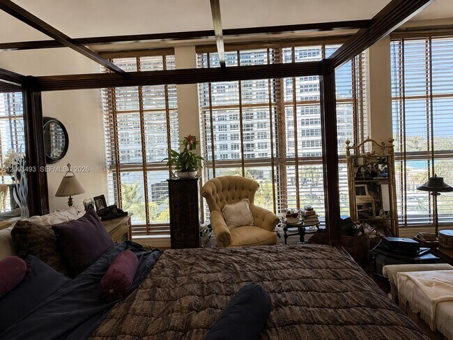 Building Photo - 5055 Collins Ave
