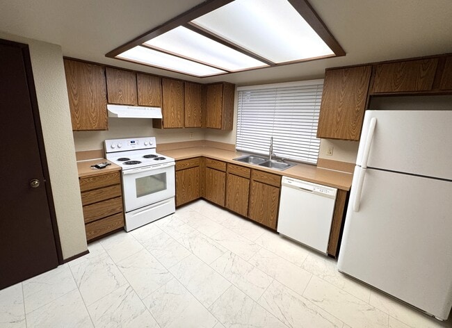 Building Photo - 202 Vashon Ave SE