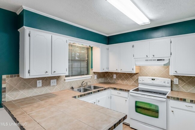 Building Photo - 201 Shadow Cove