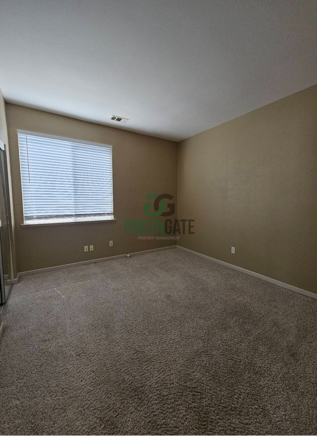 Building Photo - Price Reduced! 4 Bedroom 3 Bath Home is No...