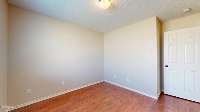 Building Photo - 1819 Shreya St