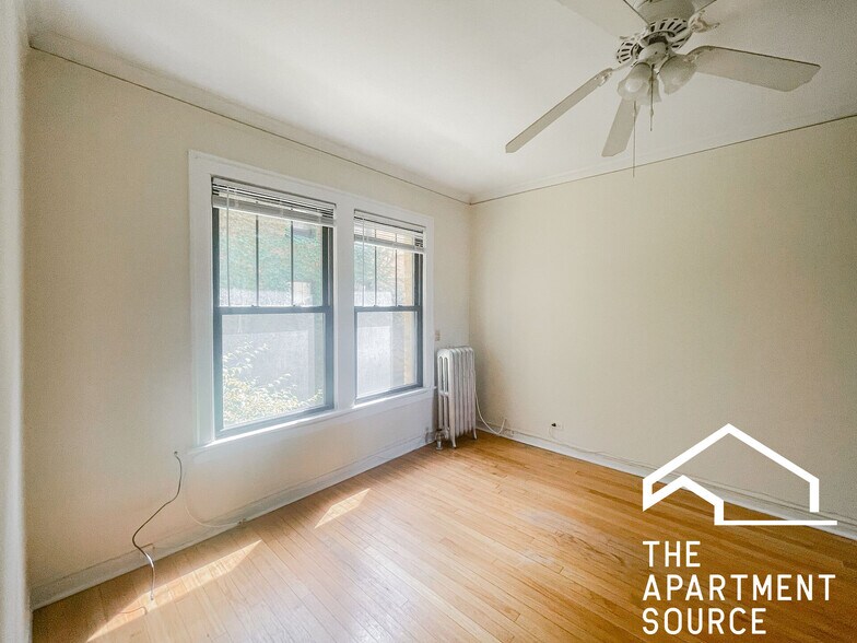 Building Photo - 5951 N Paulina St