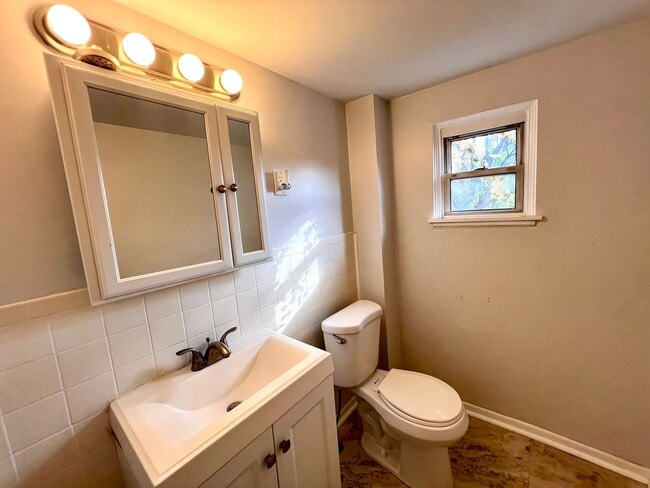 Building Photo - 3 Bedroom 1.5 Bath - Updated Home for Rent