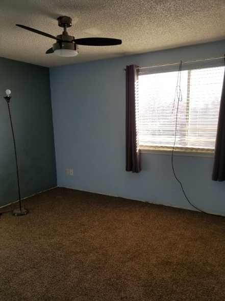 Building Photo - 1412 E 9th St