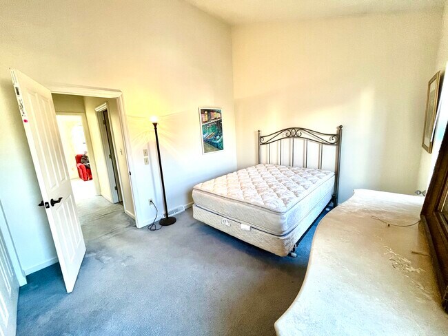 Building Photo - 51 S 17th St