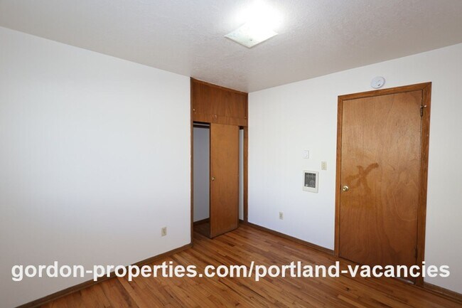Building Photo - NE 65th Ave - North Tabor single level 1 bedroom apartment