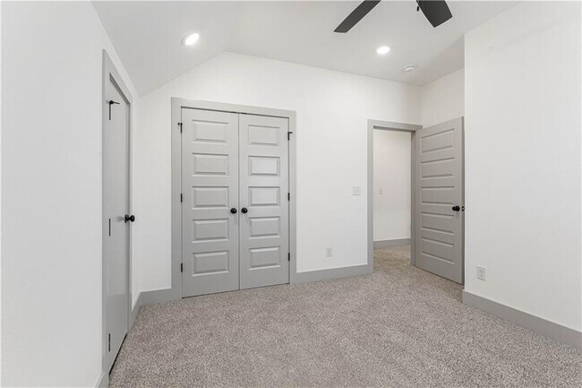 Building Photo - 3206 SW Rosemont Ave