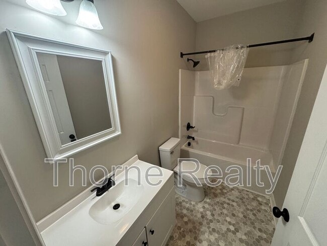 Building Photo - 817 Belleview Ave