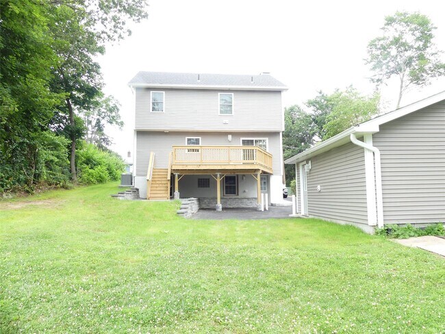 Building Photo - 7 Crest Dr