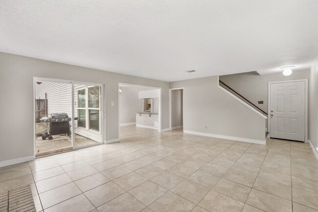 Building Photo - 10814 Sugar Hill Dr