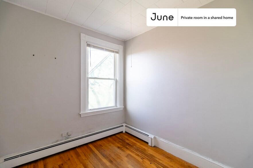 Building Photo - Room in Shared 4 bed/1 bath home