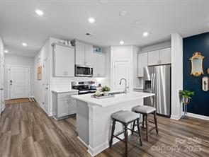 Building Photo - 4170 County Down Ave