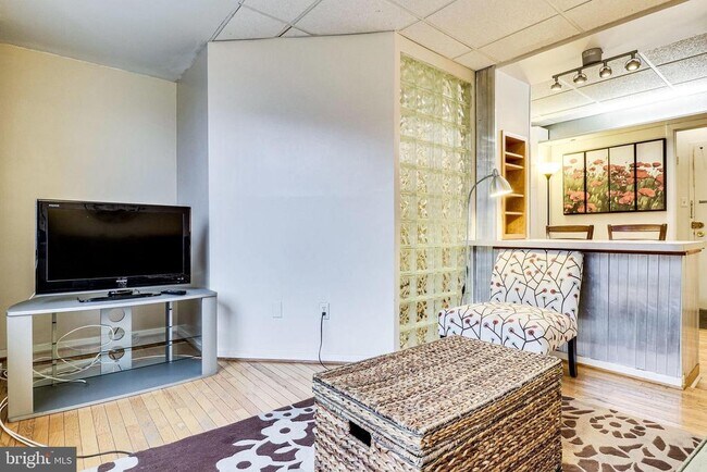 Building Photo - 1111 Arlington Blvd