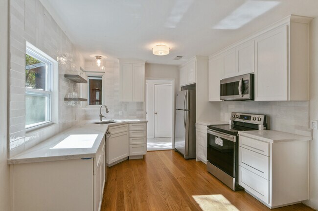Building Photo - 925 Hawthorn Dr