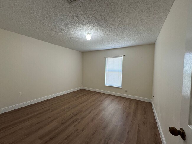 Building Photo - Spacious and Comfortable House for Lease