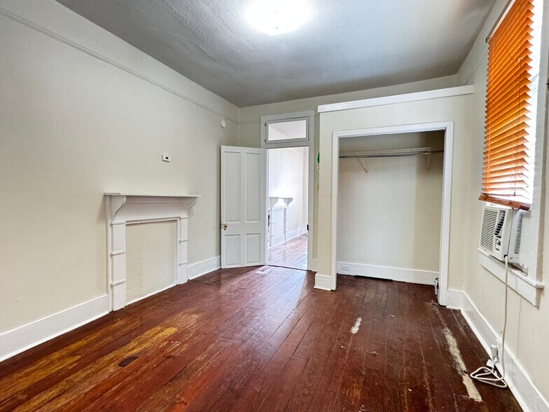 Building Photo - 209 N Bernadotte St