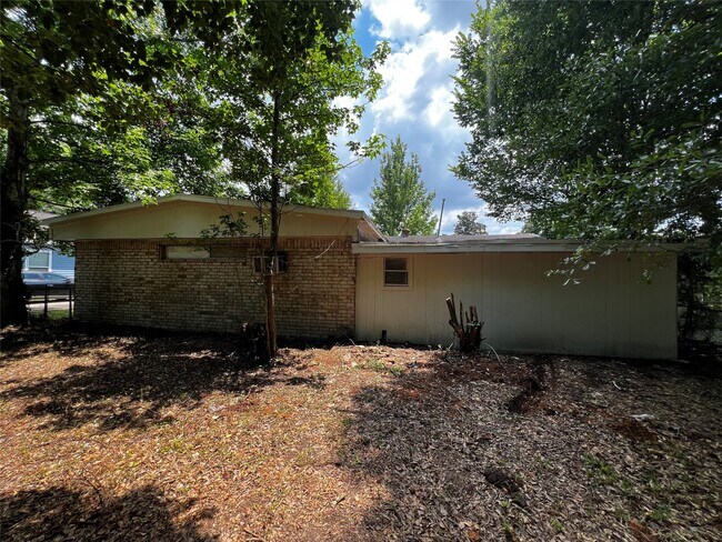 Building Photo - 1380 Fairway St