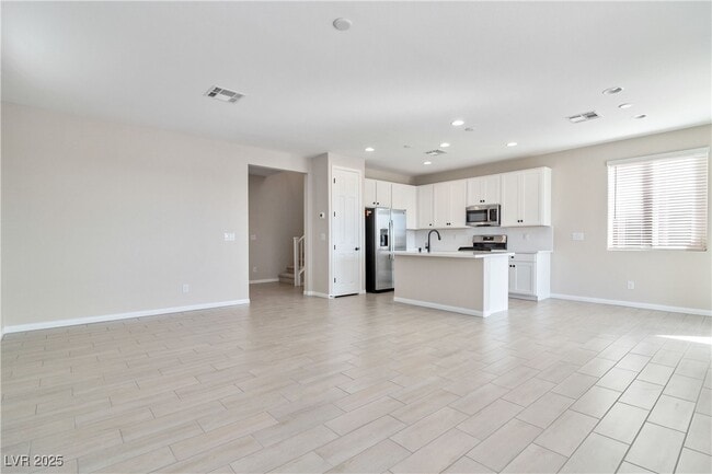 Building Photo - 3859 Painted Lady Ave