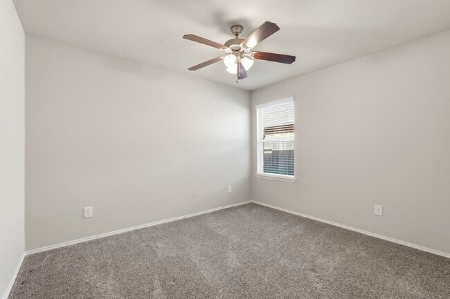 Building Photo - 3935 Country Club Dr