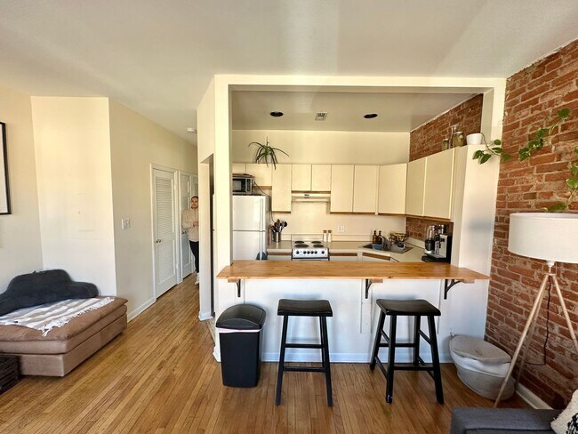 Building Photo - 0394 - Souliotis