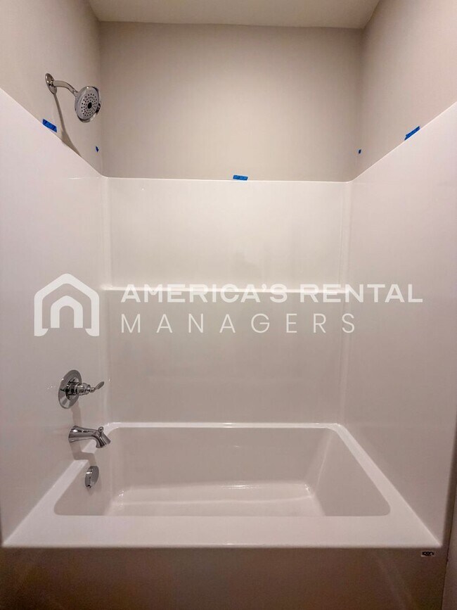 Building Photo - DEPOSIT PENDING!!! - Brand New Three Bedroom Hudson Plan for Rent in Tuscaloosa! Sign a 13-month ...