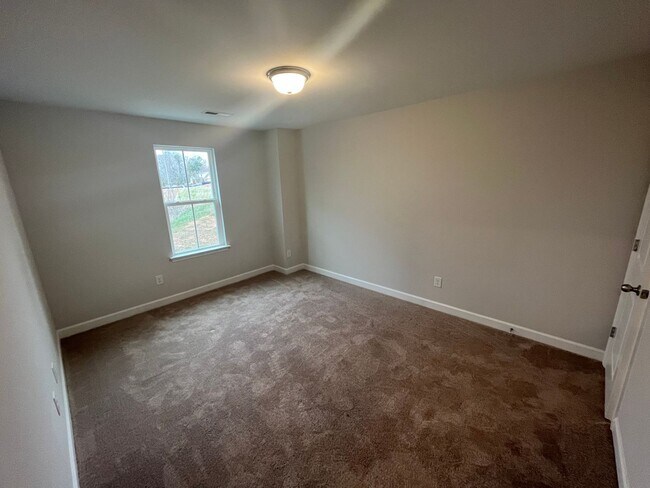 Building Photo - Breathtaking 4 Bedroom, 2 1/2 Bathroom House in Winston Salem, NC!