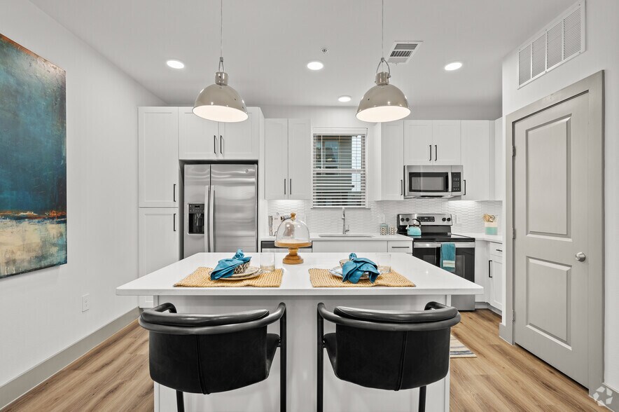 Midway Row House 4020 McEwen Rd Farmers Branch TX 75244 Apartment