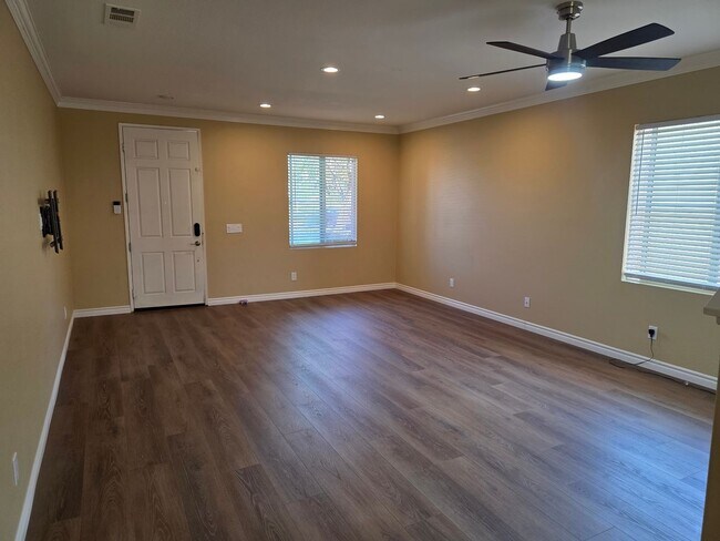 Building Photo - Crowne Hill 3 Bedroom Home