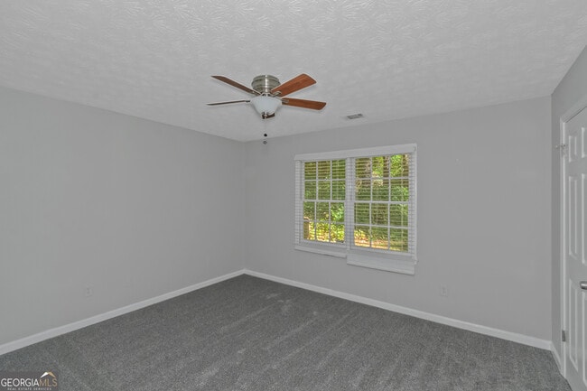 Building Photo - 213 Robin Ln