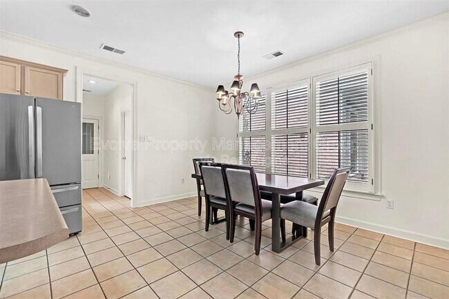 Building Photo - 7520 Crystal Lake Dr