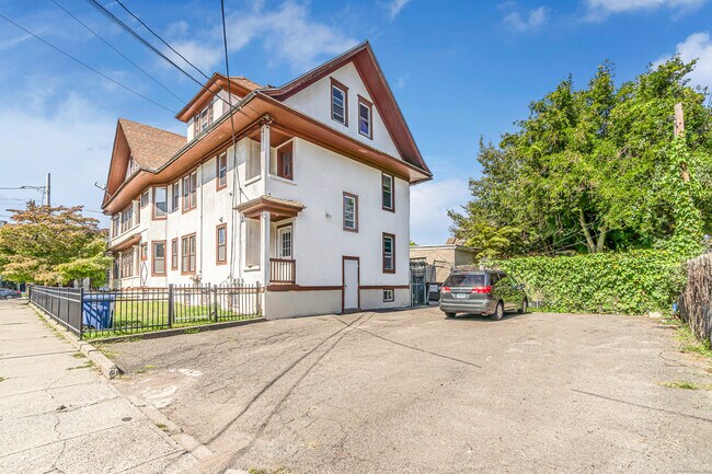 Building Photo - 2679 Fairfield Ave
