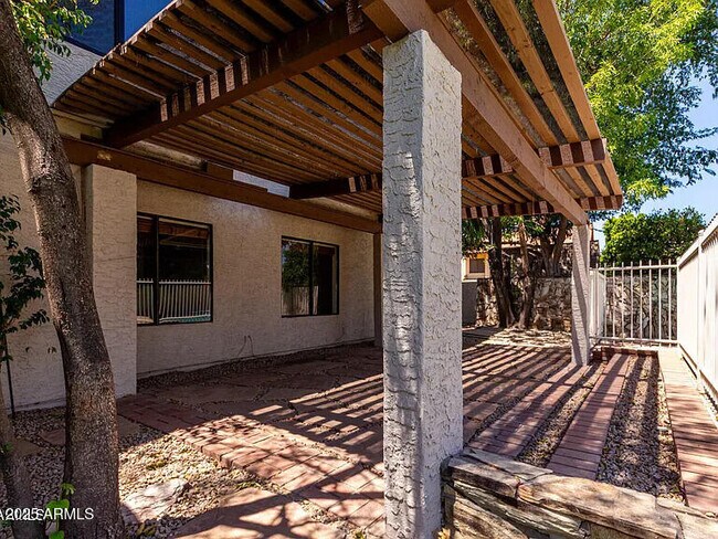 Building Photo - 1966 E Calle De Arcos