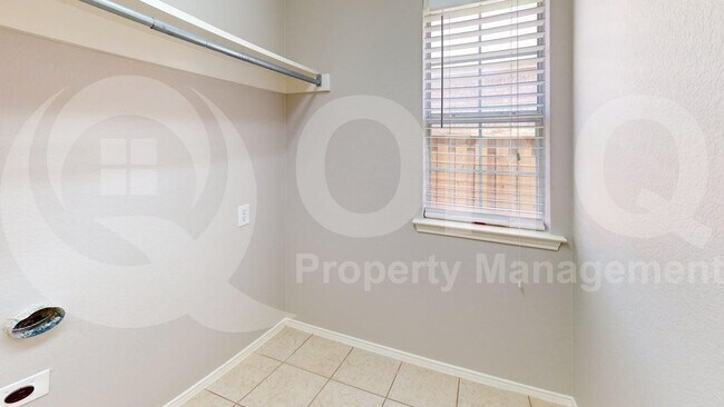 Building Photo - 7821 Aqua Vista Dr