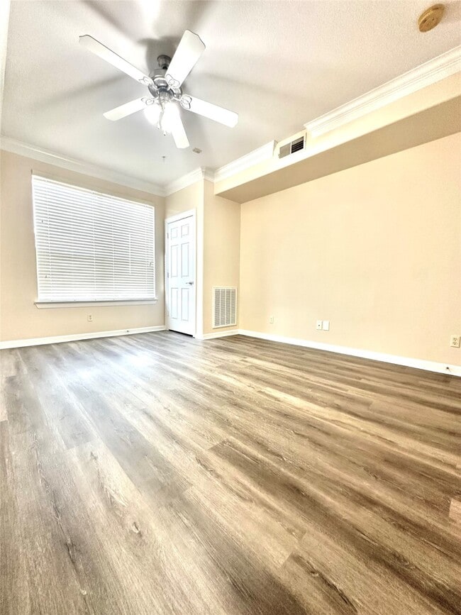 Building Photo - 6611 W Sam Houston Pkwy S