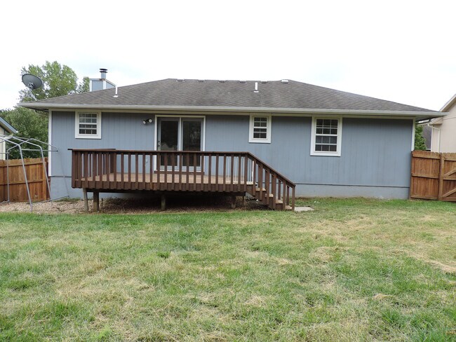 Building Photo - A Spacious 3 Bedroom Home in a Great Locat...
