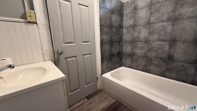 Building Photo - 500 Carroll Ave