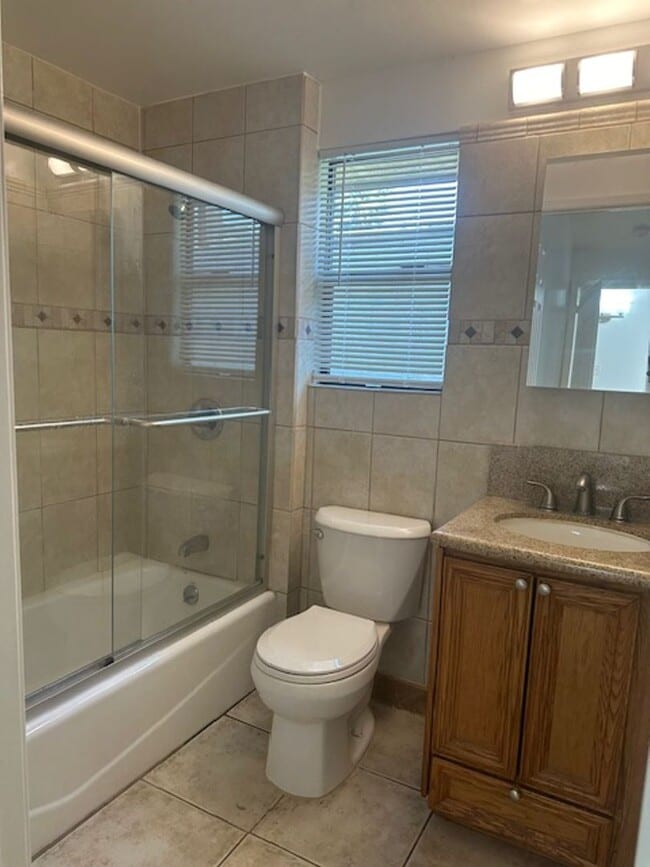 Building Photo - 304 N Francisca Ave