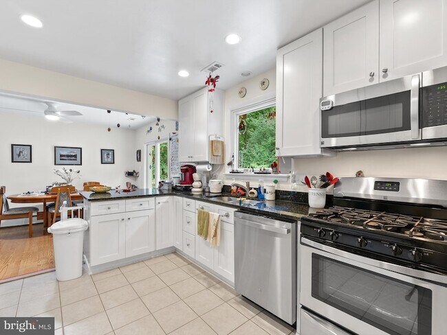 Building Photo - 9541 Bel Glade St