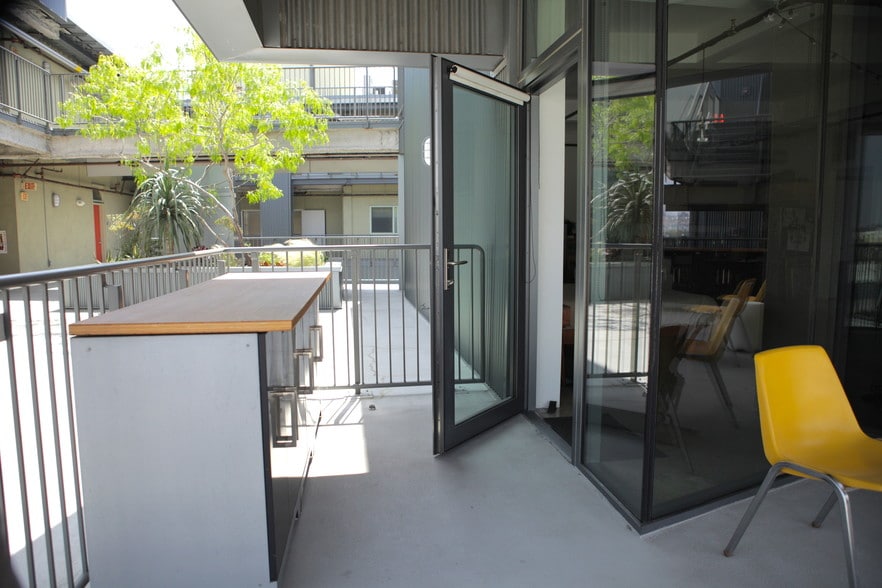 Building Photo - 200 N San Fernando Rd