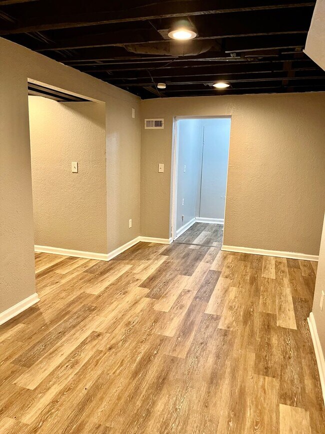 Building Photo - Comfortable 1 bedroom condo unit in KCMO!