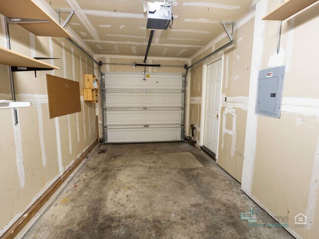 Building Photo - 5215 SE Pardee St