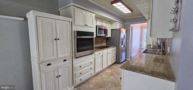 Building Photo - 208 Senseny Glen Dr