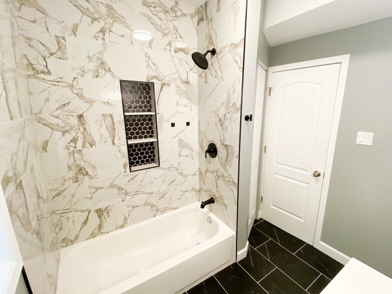 Bathroom - 7815 S Kingston Ave