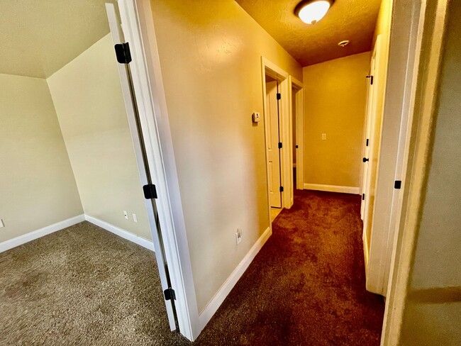 Building Photo - Pet-Friendly Three-Bedroom Townhome with G...