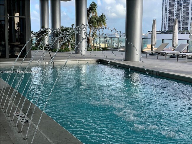 Building Photo - 1600 NE 1st Ave