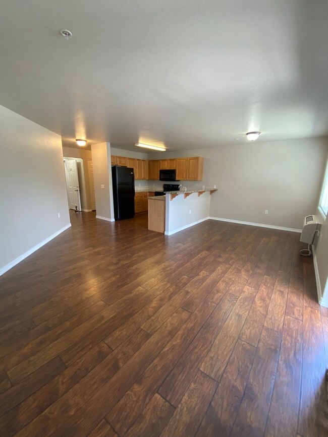 Building Photo - UPPER LEVEL CONDO (RPM#43)