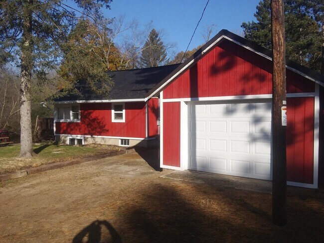Building Photo - N4567 Oak Knoll Dr