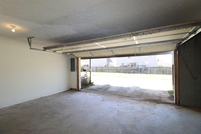 Building Photo - 625 Miles Rd