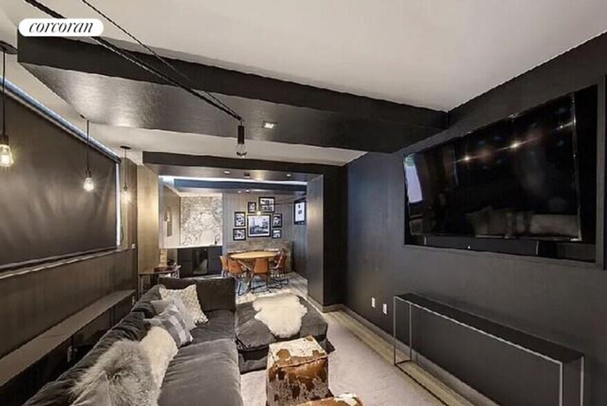 Building Photo - 595 Baltic St