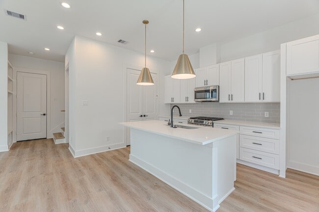 Building Photo - 7707 Inwood Grv Ln